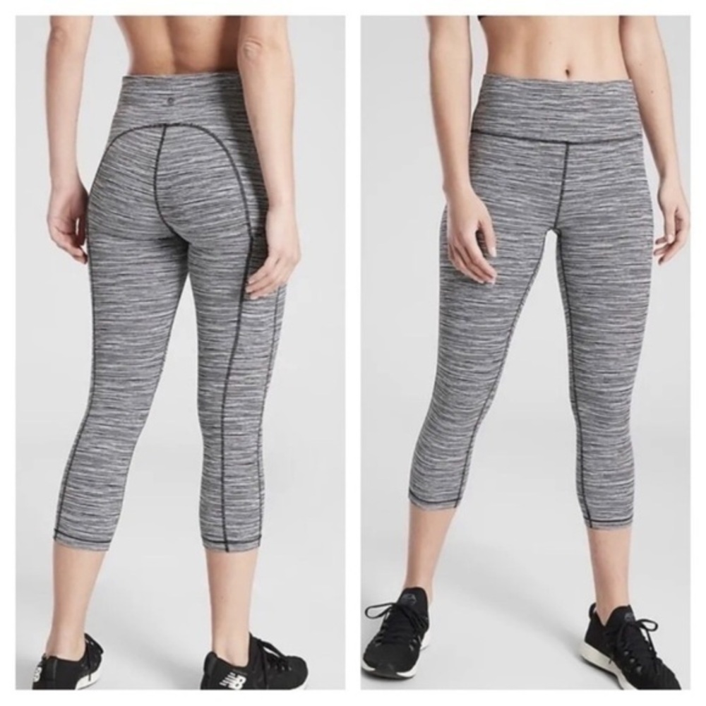 Athleta Small Ultimate Capri Leggings White Black Striped‎ Pockets Running Gym